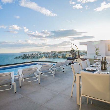 Holiday Home Olive Exclusive - 8 People, Heated Pool, Okrug Gornji, Sea View 特罗吉尔 外观 照片