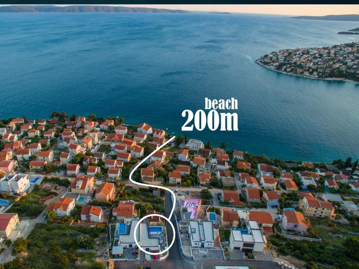 Holiday Home Olive Exclusive - 8 People, Heated Pool, Okrug Gornji, Sea View 特罗吉尔 外观 照片