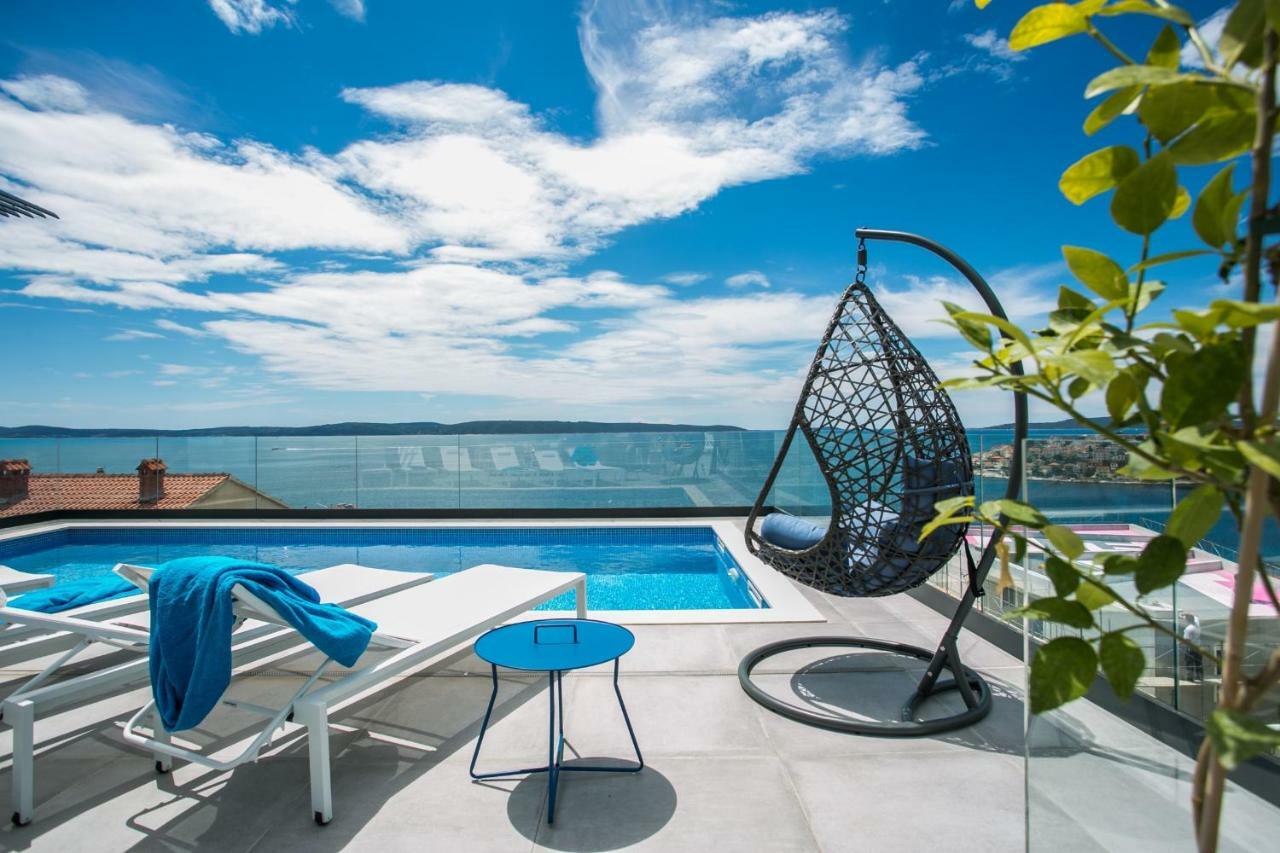 Holiday Home Olive Exclusive - 8 People, Heated Pool, Okrug Gornji, Sea View 特罗吉尔 外观 照片
