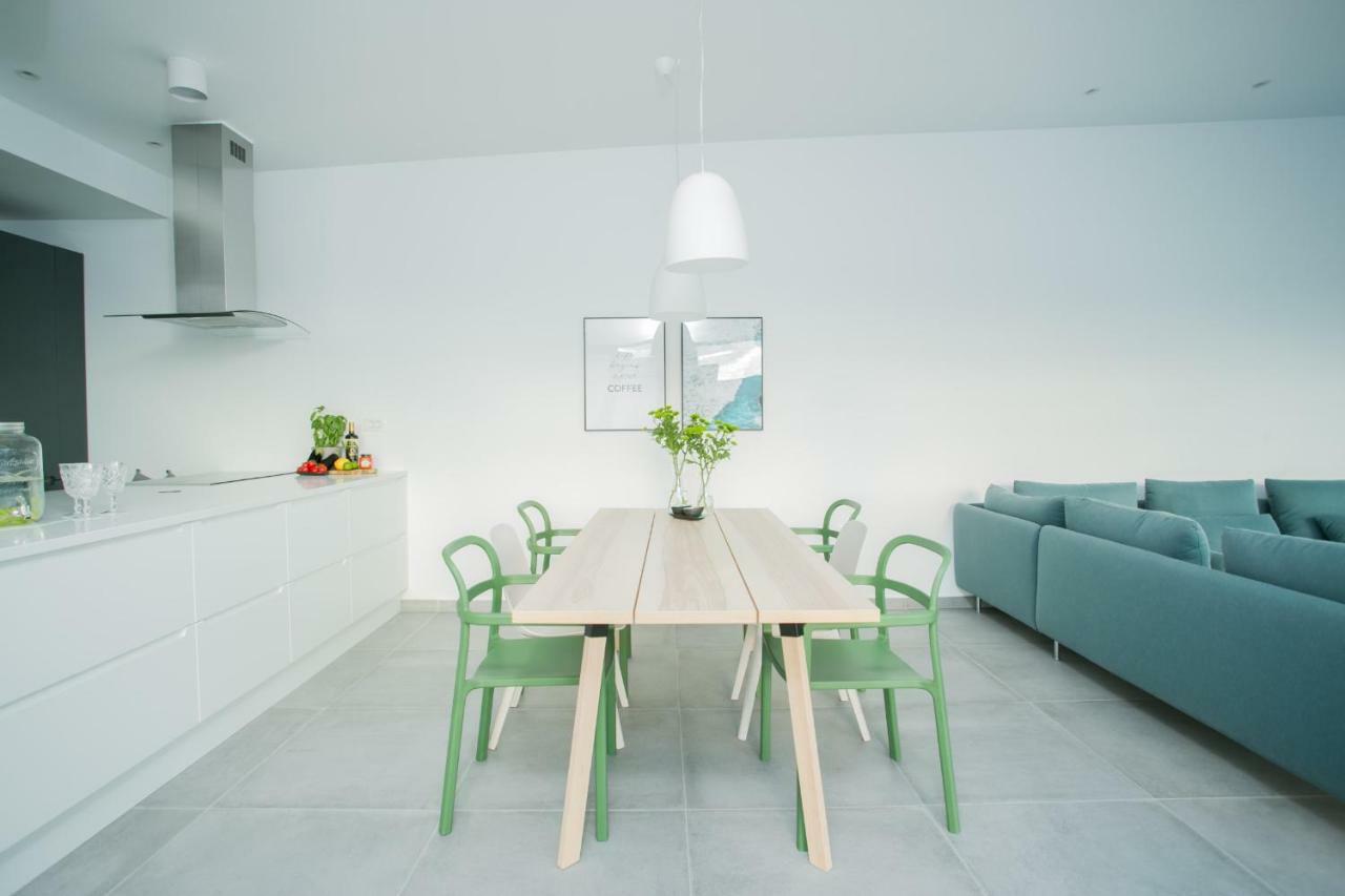 Holiday Home Olive Exclusive - 8 People, Heated Pool, Okrug Gornji, Sea View 特罗吉尔 外观 照片