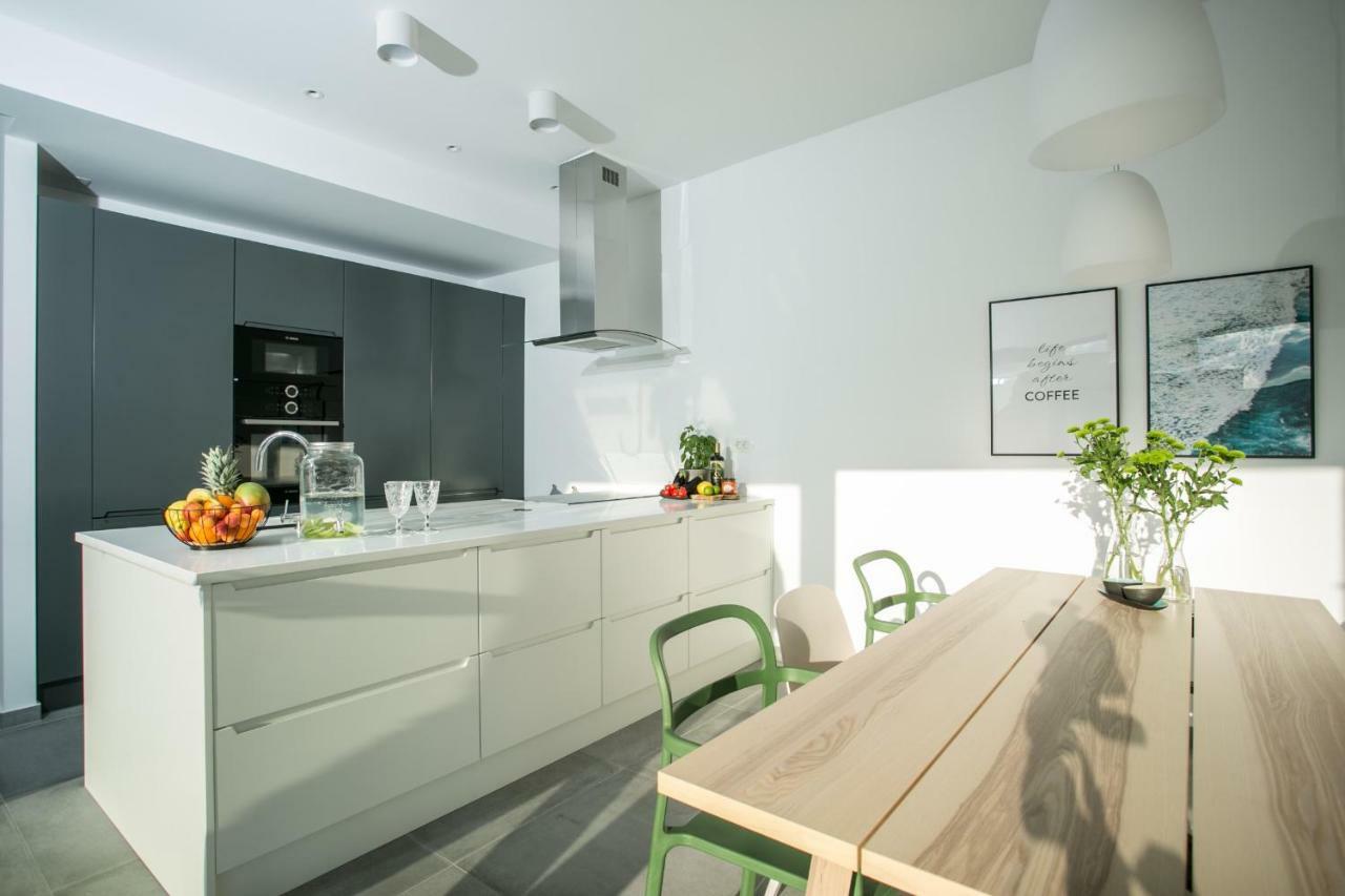 Holiday Home Olive Exclusive - 8 People, Heated Pool, Okrug Gornji, Sea View 特罗吉尔 外观 照片
