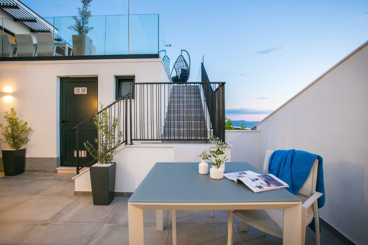 Holiday Home Olive Exclusive - 8 People, Heated Pool, Okrug Gornji, Sea View 特罗吉尔 外观 照片