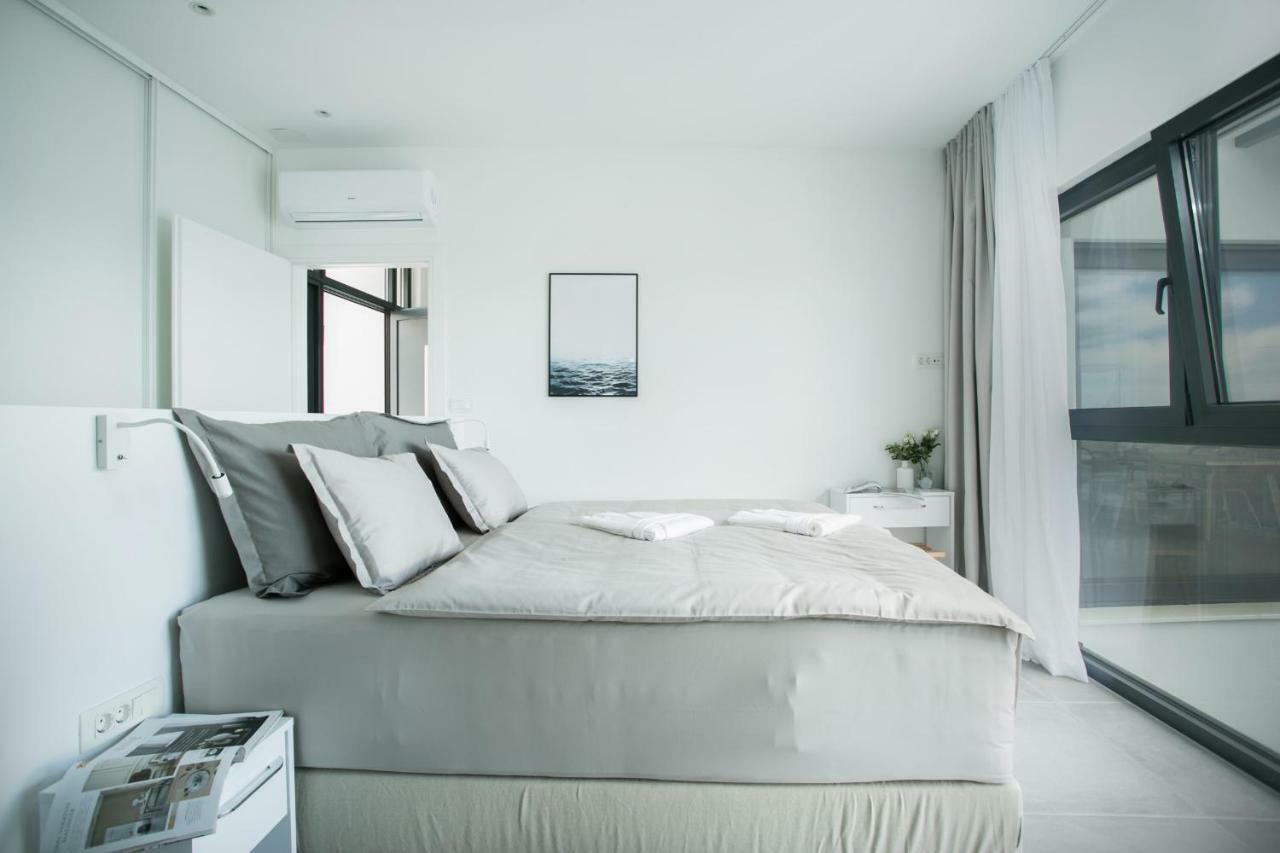 Holiday Home Olive Exclusive - 8 People, Heated Pool, Okrug Gornji, Sea View 特罗吉尔 外观 照片