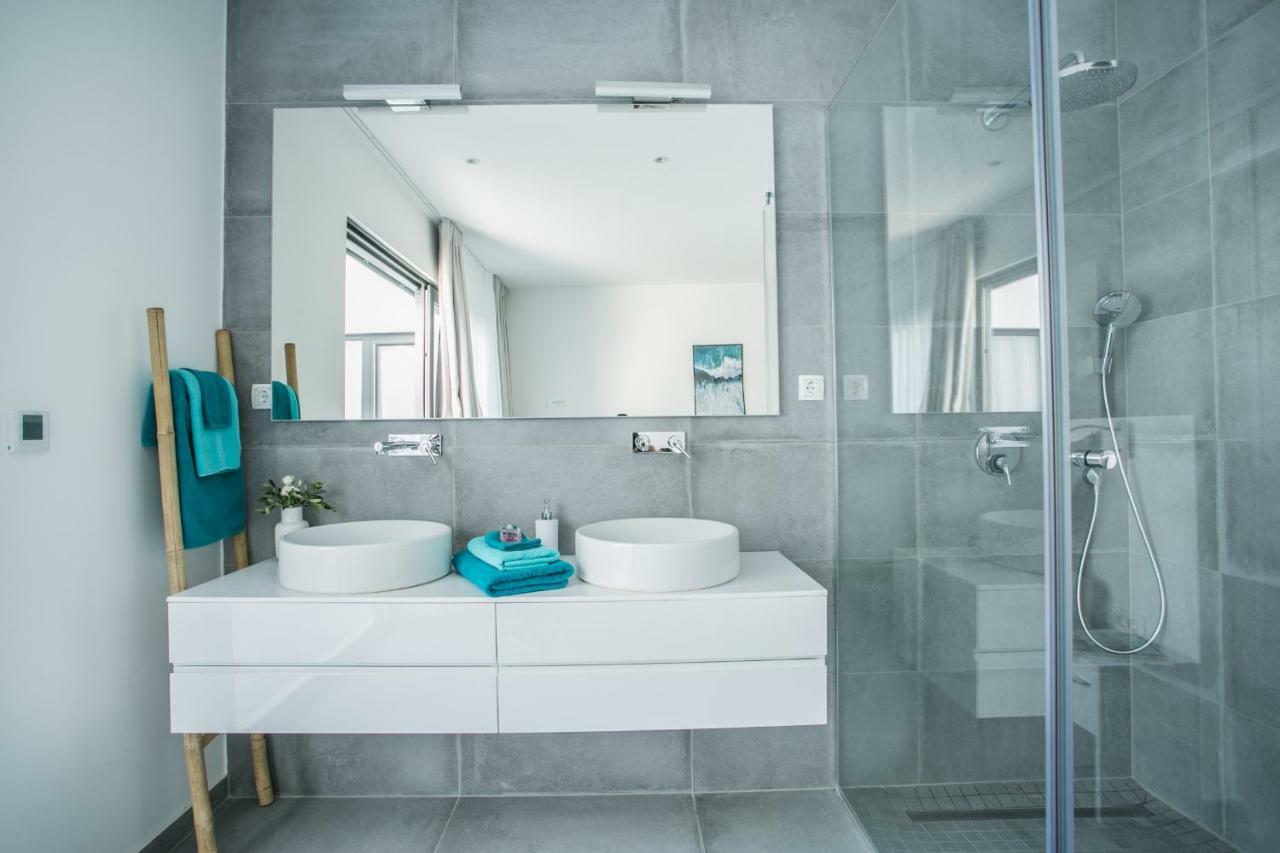 Holiday Home Olive Exclusive - 8 People, Heated Pool, Okrug Gornji, Sea View 特罗吉尔 外观 照片