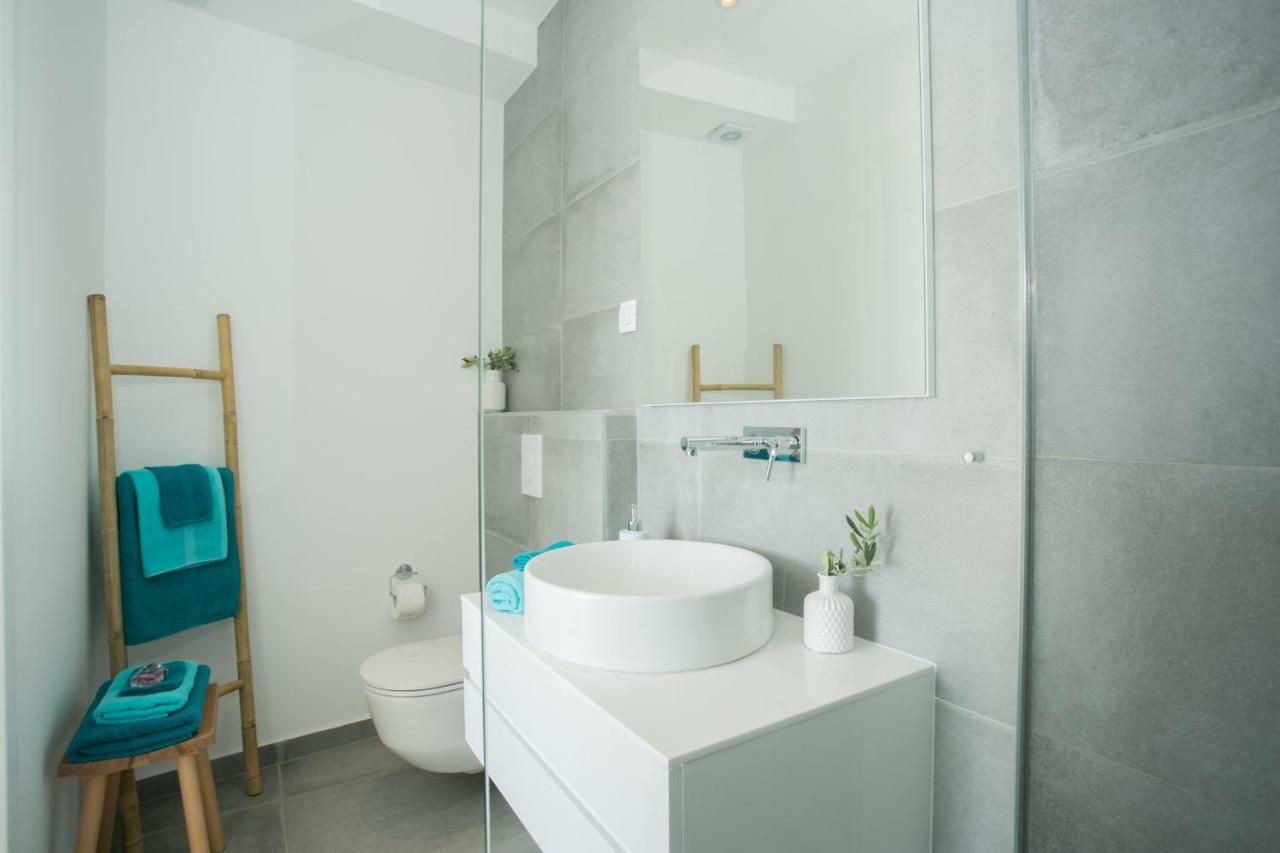 Holiday Home Olive Exclusive - 8 People, Heated Pool, Okrug Gornji, Sea View 特罗吉尔 外观 照片