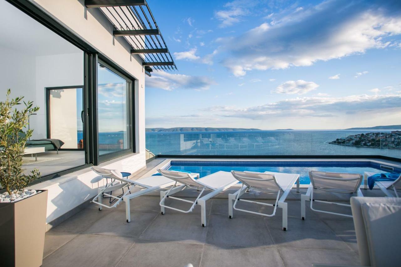 Holiday Home Olive Exclusive - 8 People, Heated Pool, Okrug Gornji, Sea View 特罗吉尔 外观 照片