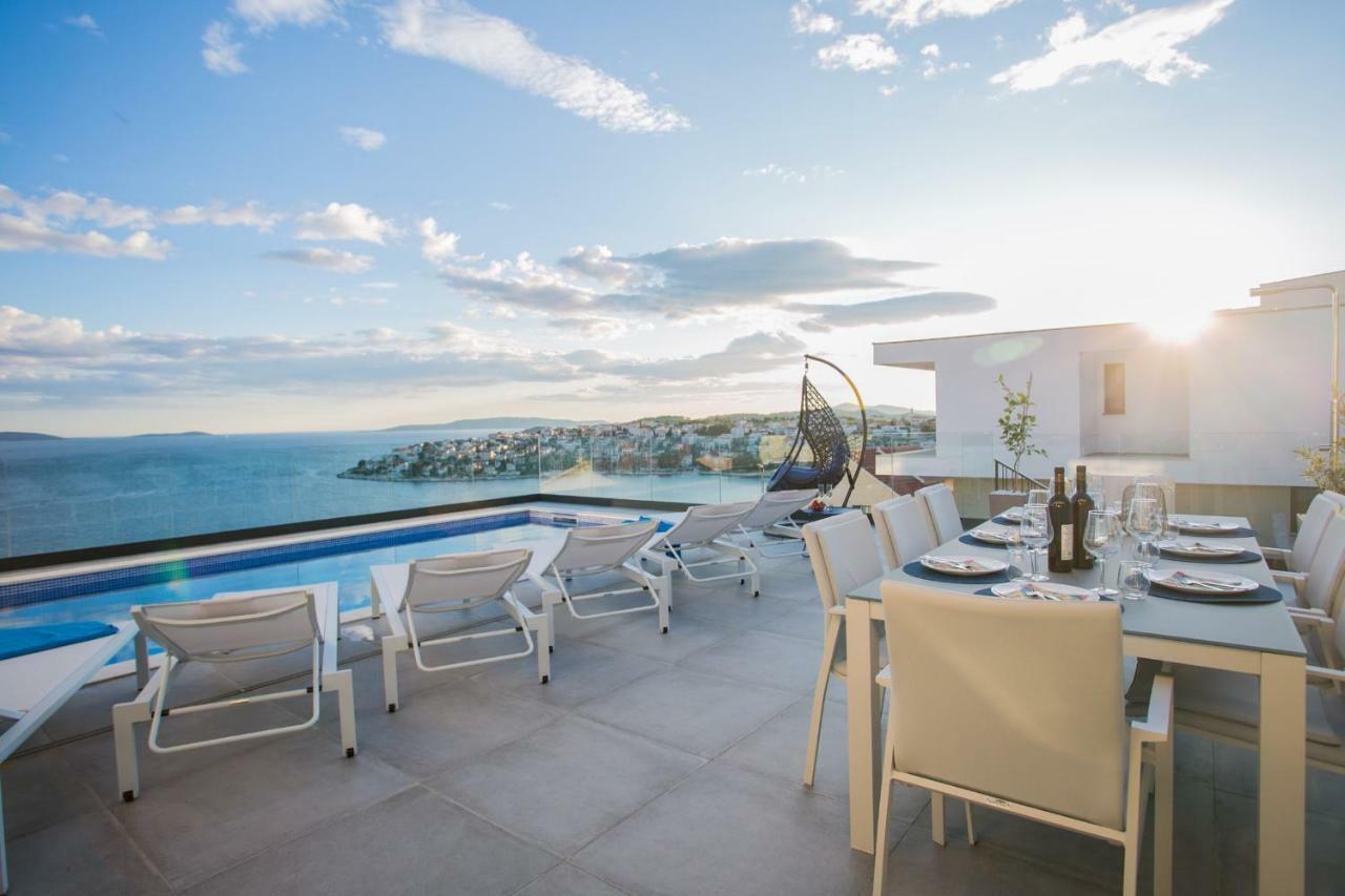 Holiday Home Olive Exclusive - 8 People, Heated Pool, Okrug Gornji, Sea View 特罗吉尔 外观 照片