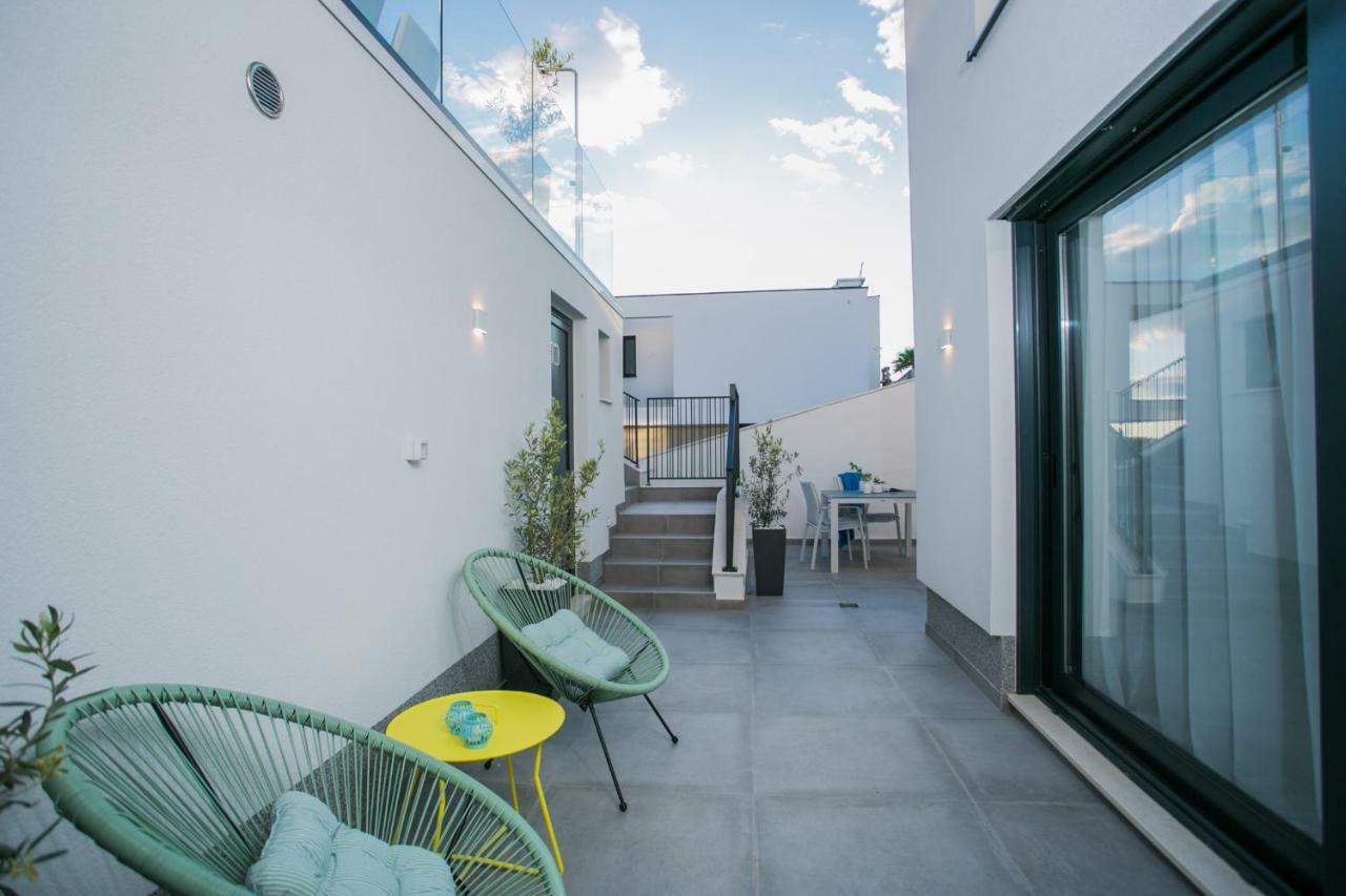 Holiday Home Olive Exclusive - 8 People, Heated Pool, Okrug Gornji, Sea View 特罗吉尔 外观 照片