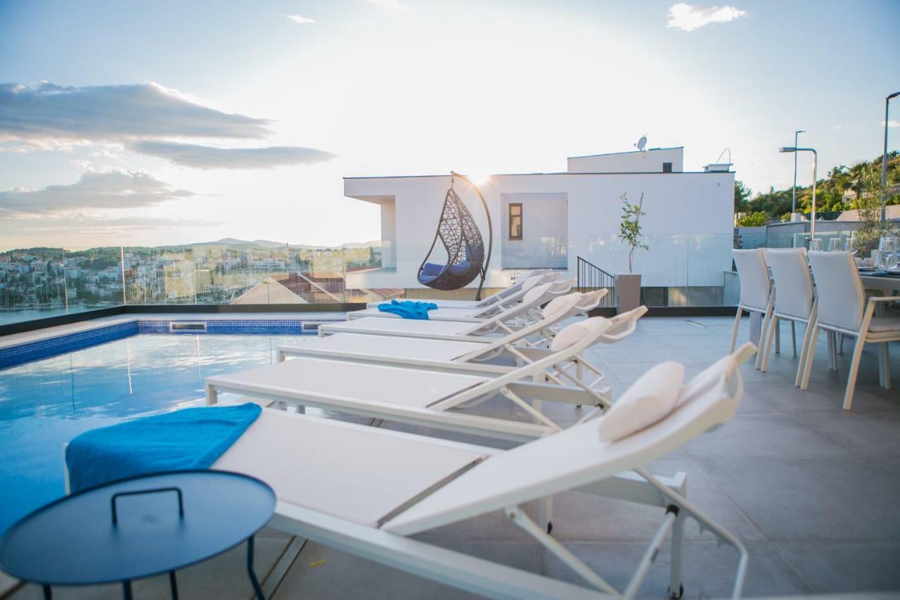 Holiday Home Olive Exclusive - 8 People, Heated Pool, Okrug Gornji, Sea View 特罗吉尔 外观 照片