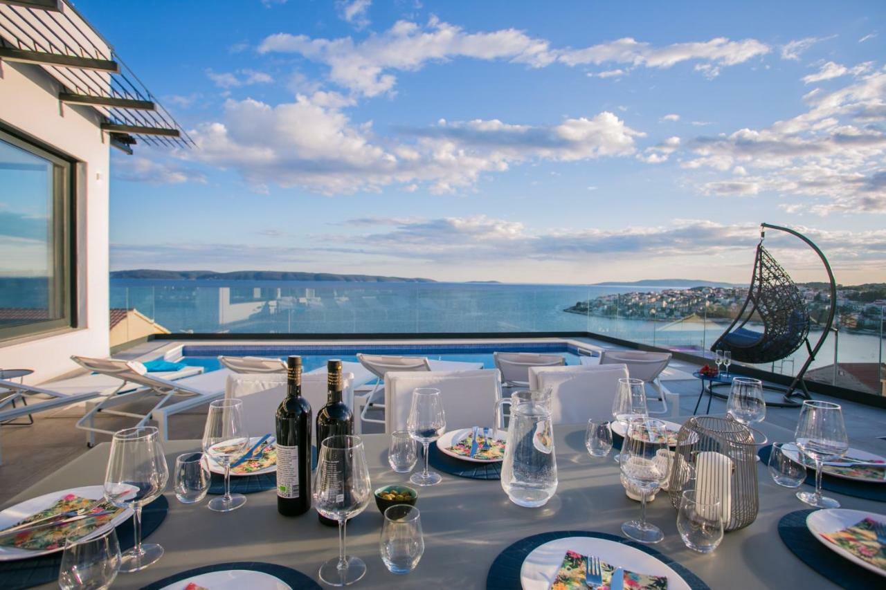 Holiday Home Olive Exclusive - 8 People, Heated Pool, Okrug Gornji, Sea View 特罗吉尔 外观 照片
