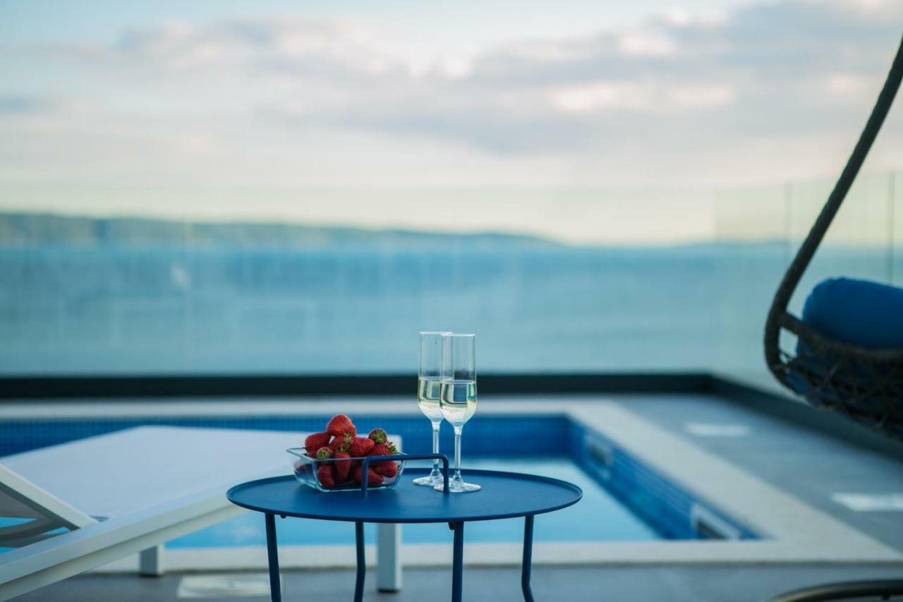 Holiday Home Olive Exclusive - 8 People, Heated Pool, Okrug Gornji, Sea View 特罗吉尔 外观 照片