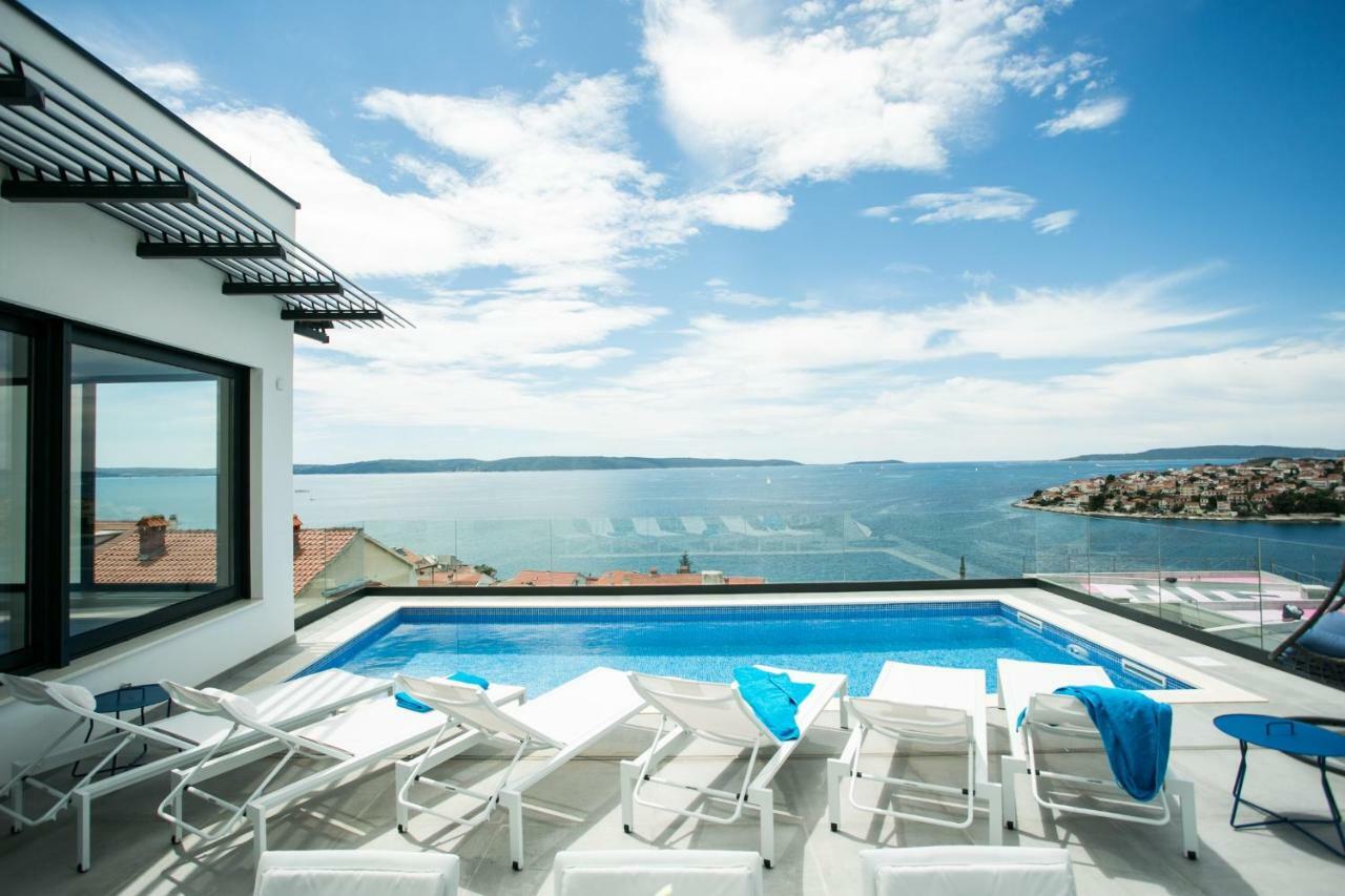 Holiday Home Olive Exclusive - 8 People, Heated Pool, Okrug Gornji, Sea View 特罗吉尔 外观 照片