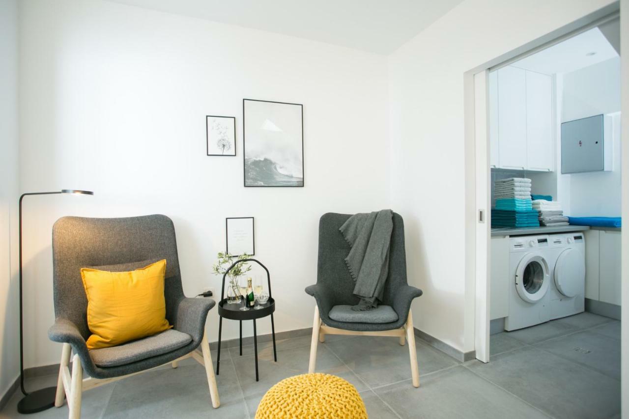 Holiday Home Olive Exclusive - 8 People, Heated Pool, Okrug Gornji, Sea View 特罗吉尔 外观 照片