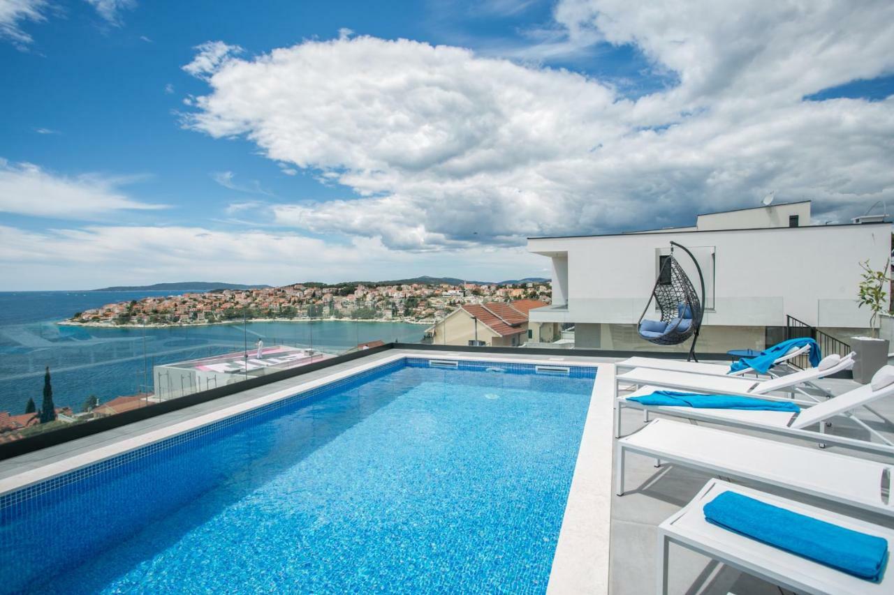 Holiday Home Olive Exclusive - 8 People, Heated Pool, Okrug Gornji, Sea View 特罗吉尔 外观 照片