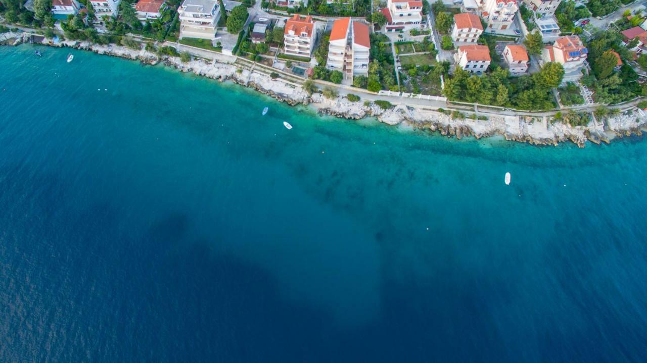 Holiday Home Olive Exclusive - 8 People, Heated Pool, Okrug Gornji, Sea View 特罗吉尔 外观 照片